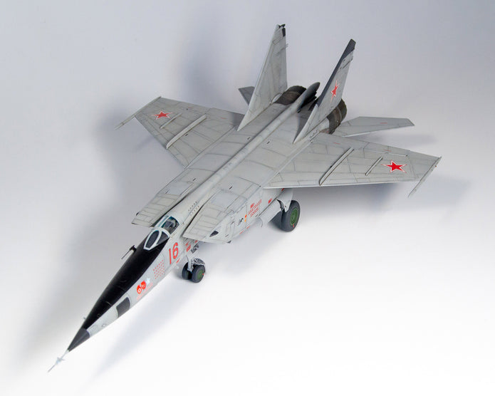 ICM 72172 Plastic model kit aircraft 1:72 MiG-25 RBT Soviet Reconnaissance Plane