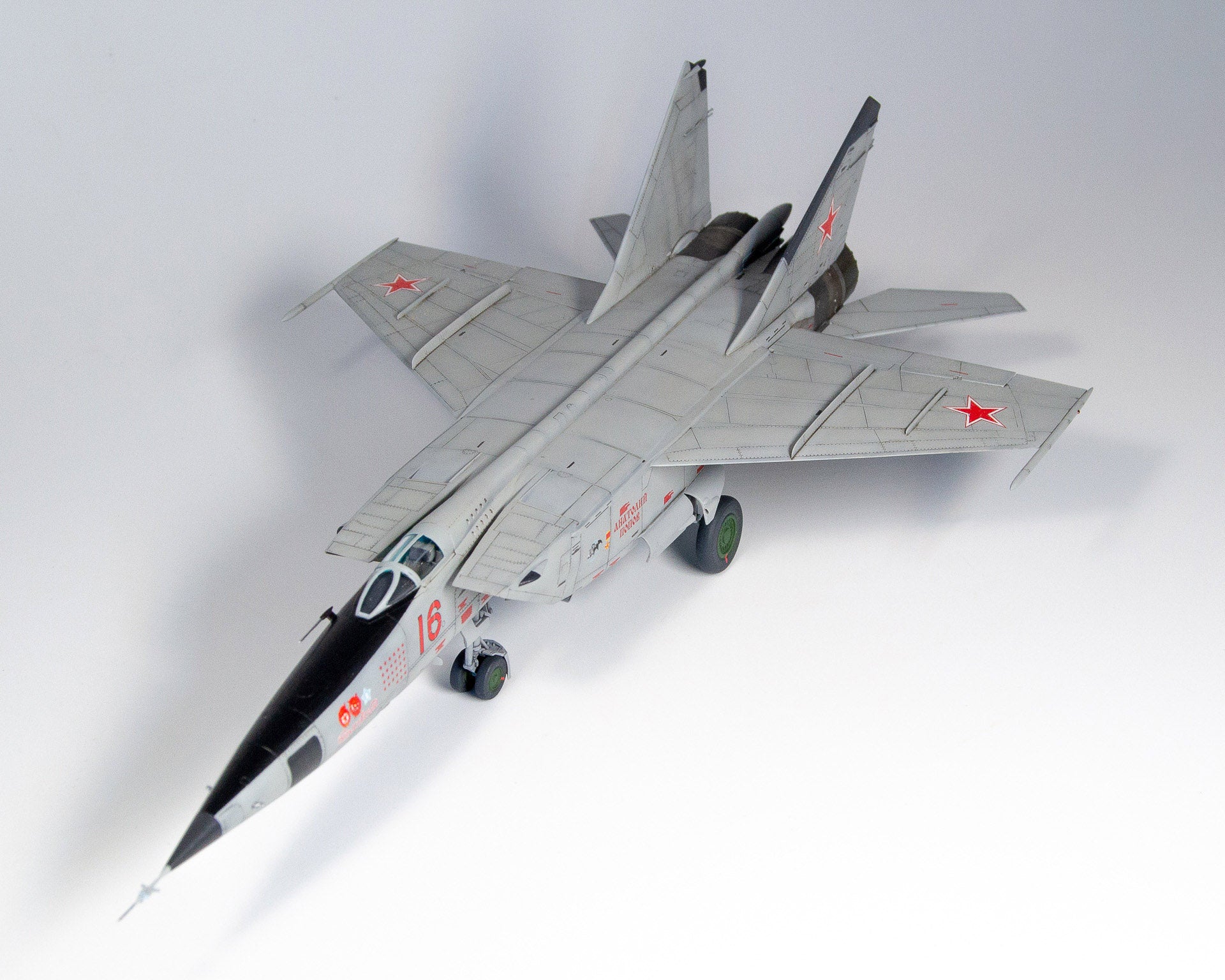ICM 72172 Plastic model kit aircraft 1:72 MiG-25 RBT Soviet Reconnaissance Plane