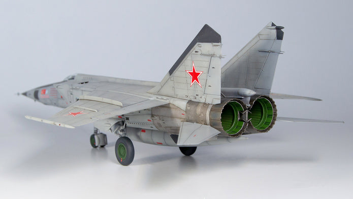 ICM 72172 Plastic model kit aircraft 1:72 MiG-25 RBT Soviet Reconnaissance Plane