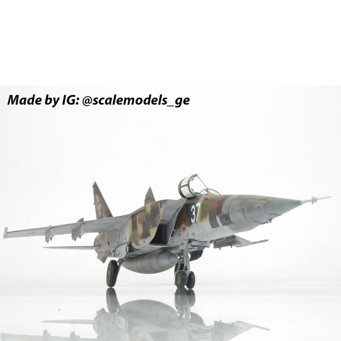 ICM 72175 Plastic model airplane kit Scale 1:72 MiG-25 BM Soviet Strike Aircraft
