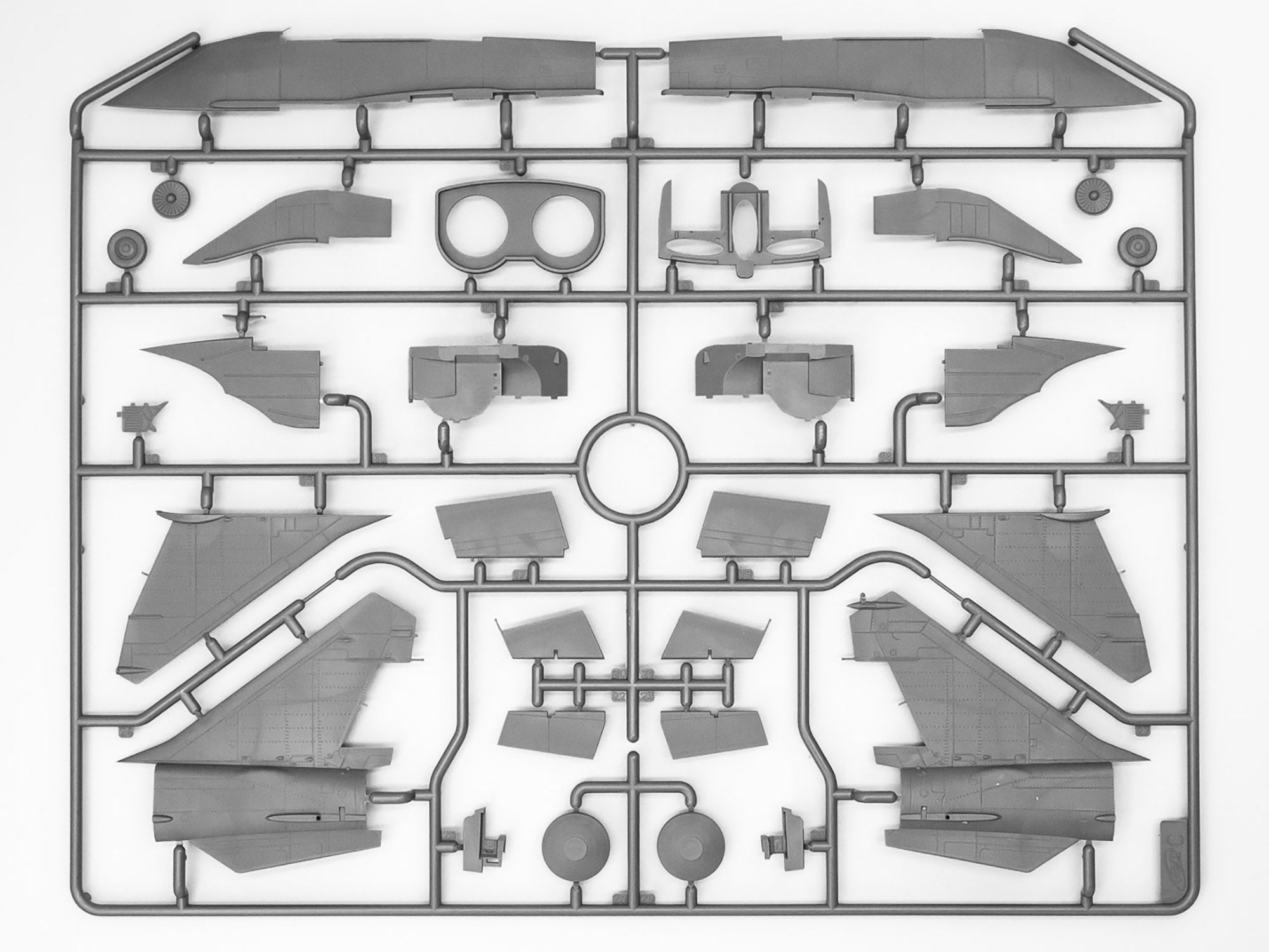 ICM 72176 Plastic model aircraft kit 1:72 MiG-25 RU, Soviet Training Aircraft