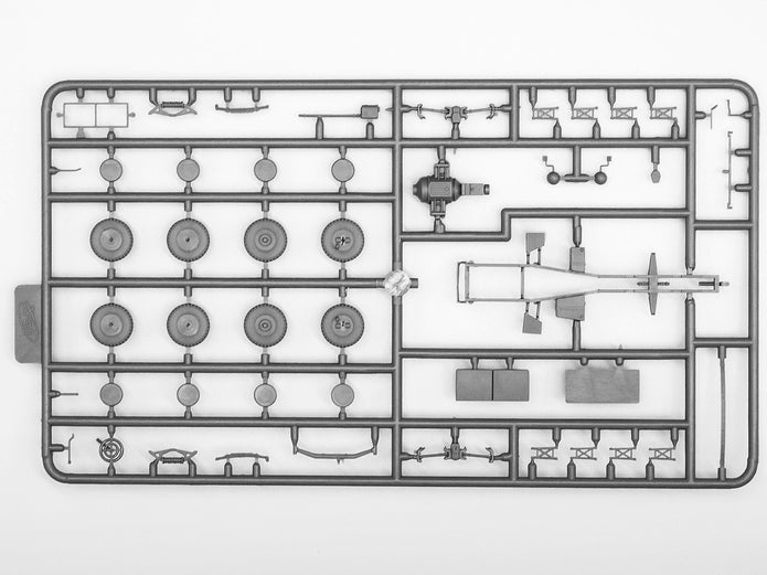 ICM 72461 Scale model kit 1:72 Krupp L2H143 Kfz69 German tractor with PaK-36 gun