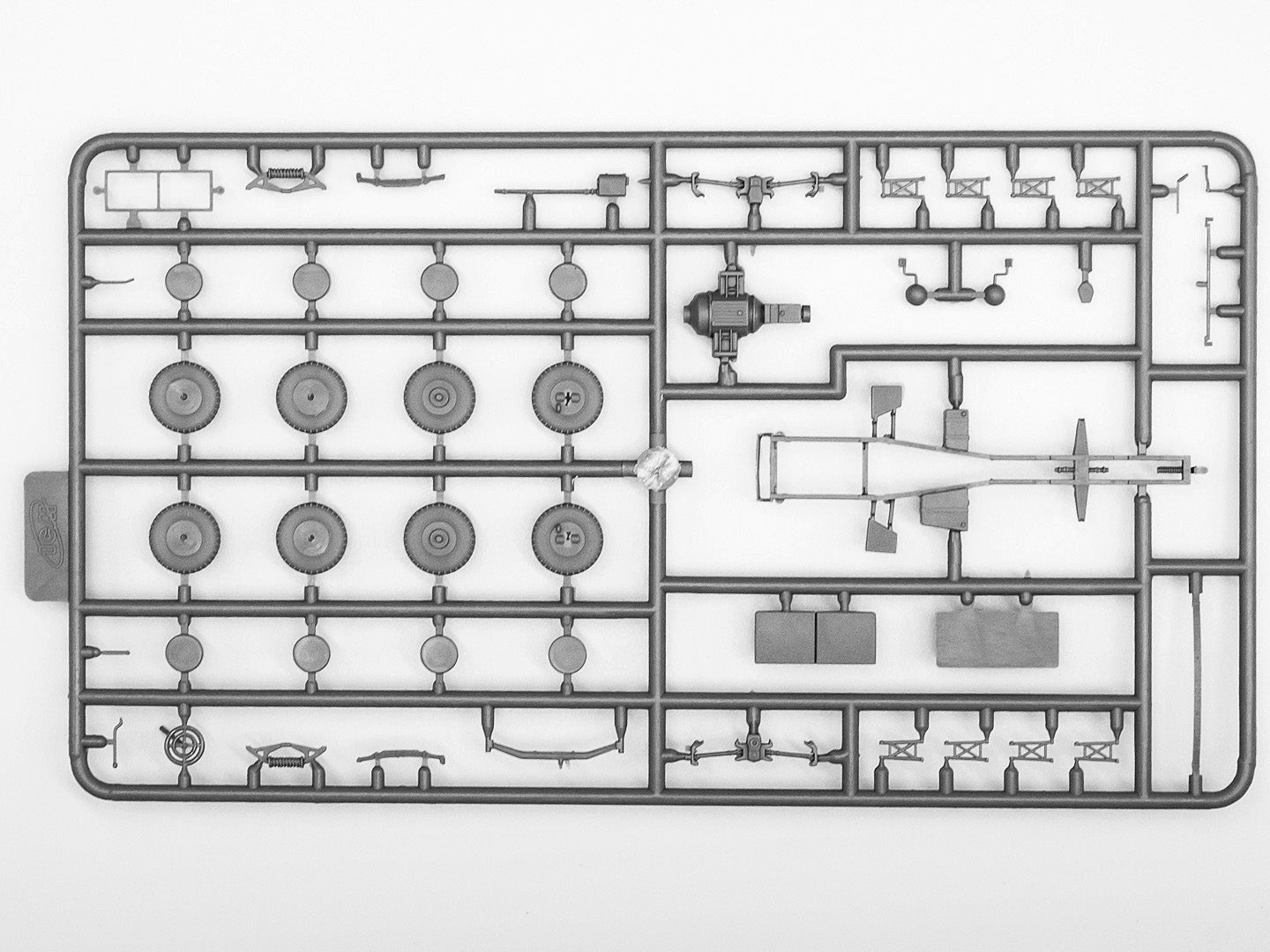 ICM 72461 Scale model kit 1:72 Krupp L2H143 Kfz69 German tractor with PaK-36 gun