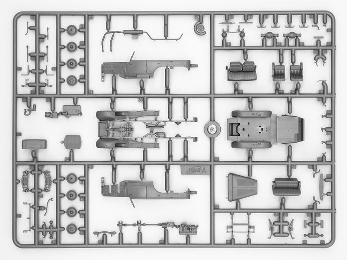 ICM 72472 Plastic model kit Scale 1:72 WWII German staff car G4,1935 production