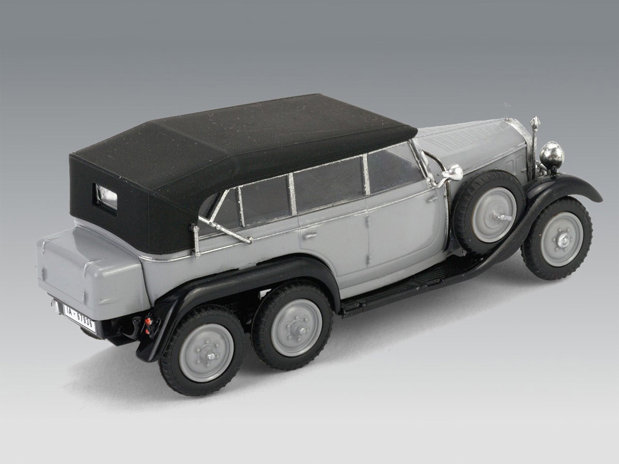 ICM 72472 Plastic model kit Scale 1:72 WWII German staff car G4,1935 production