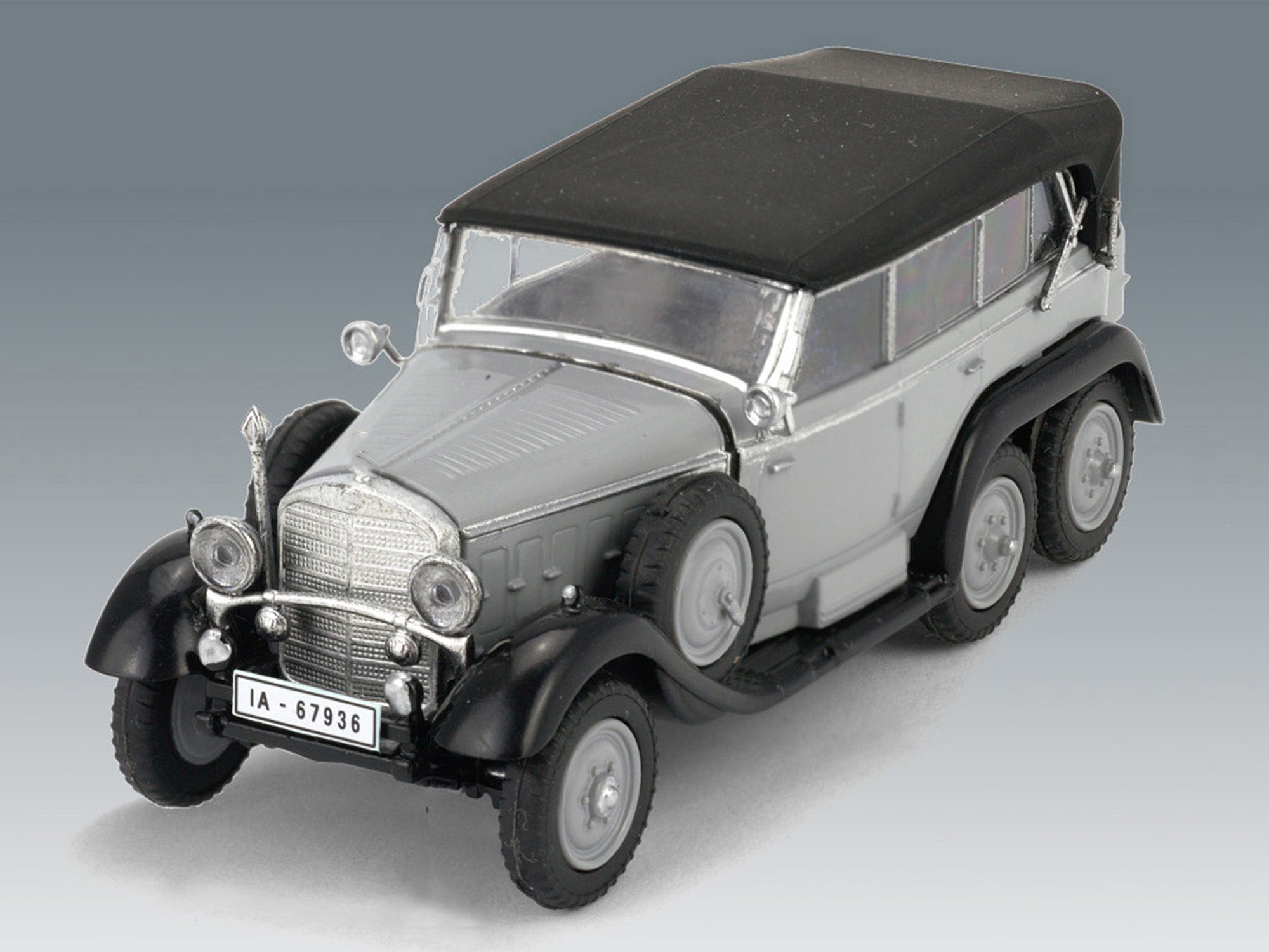 ICM 72472 Plastic model kit Scale 1:72 WWII German staff car G4,1935 production