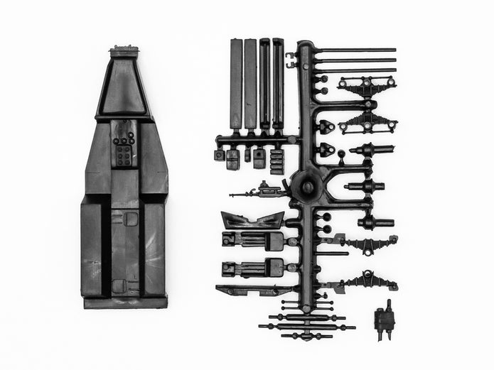 ICM 72531 Scale model kit 1:72 BTR152V Soviet armored troop-carrier kits models