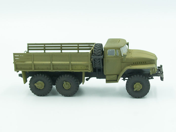 ICM 72711 Plastic model car kit Scale 1:72 Ural-375D Soviet Army cargo truck