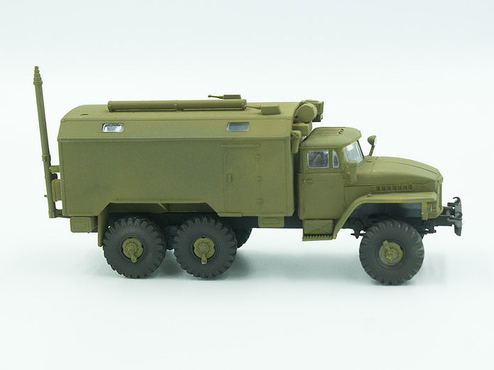 ICM 72712 Plastic model kit car Scale 1:72 Ural-375D Soviet Army command truck