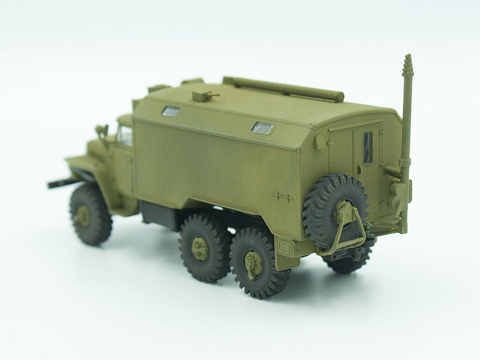 ICM 72712 Plastic model kit car Scale 1:72 Ural-375D Soviet Army command truck