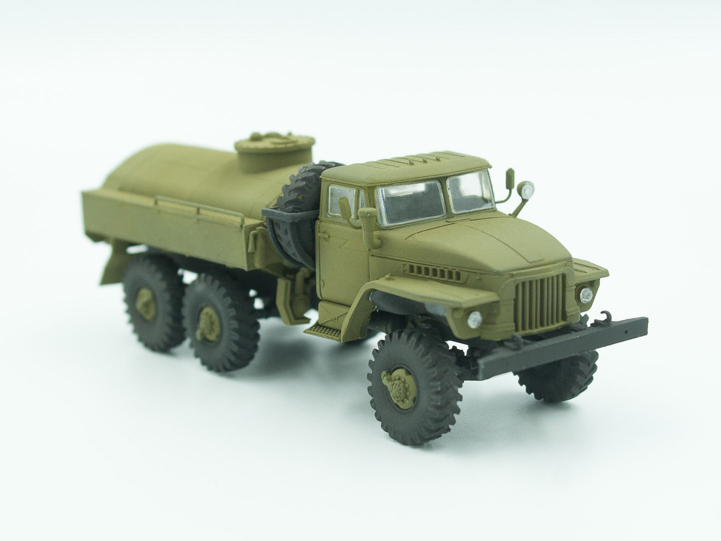 ICM 72713 Plastic model kit Scale 1:72 ATZ-5-375 Fuel bowser model kits plastic