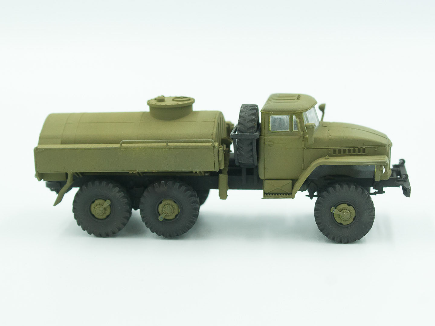 ICM 72713 Plastic model kit Scale 1:72 ATZ-5-375 Fuel bowser model kits plastic