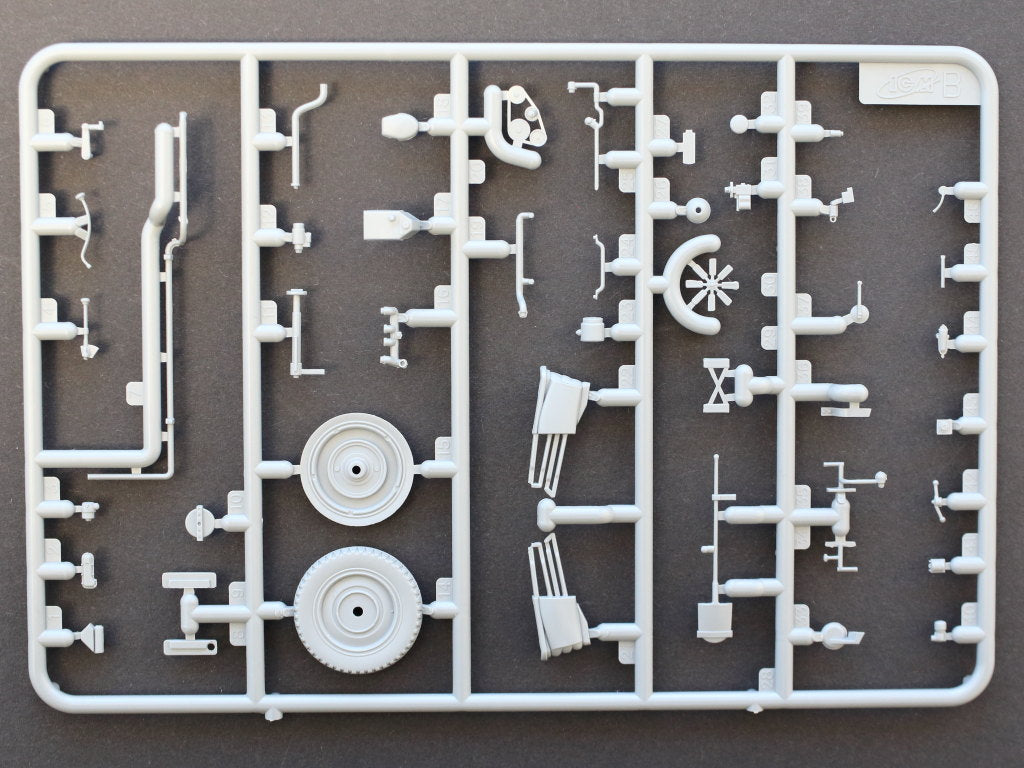 ICM DS3502 Plastic model kit Scale 1:35 Army Group 
