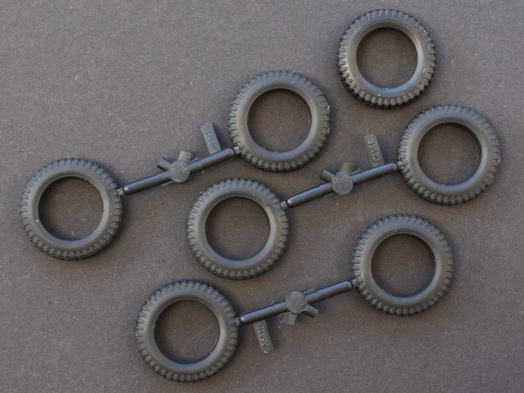 ICM DS3502 Plastic model kit Scale 1:35 Army Group 