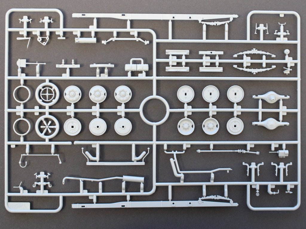 ICM DS3502 Plastic model kit Scale 1:35 Army Group 