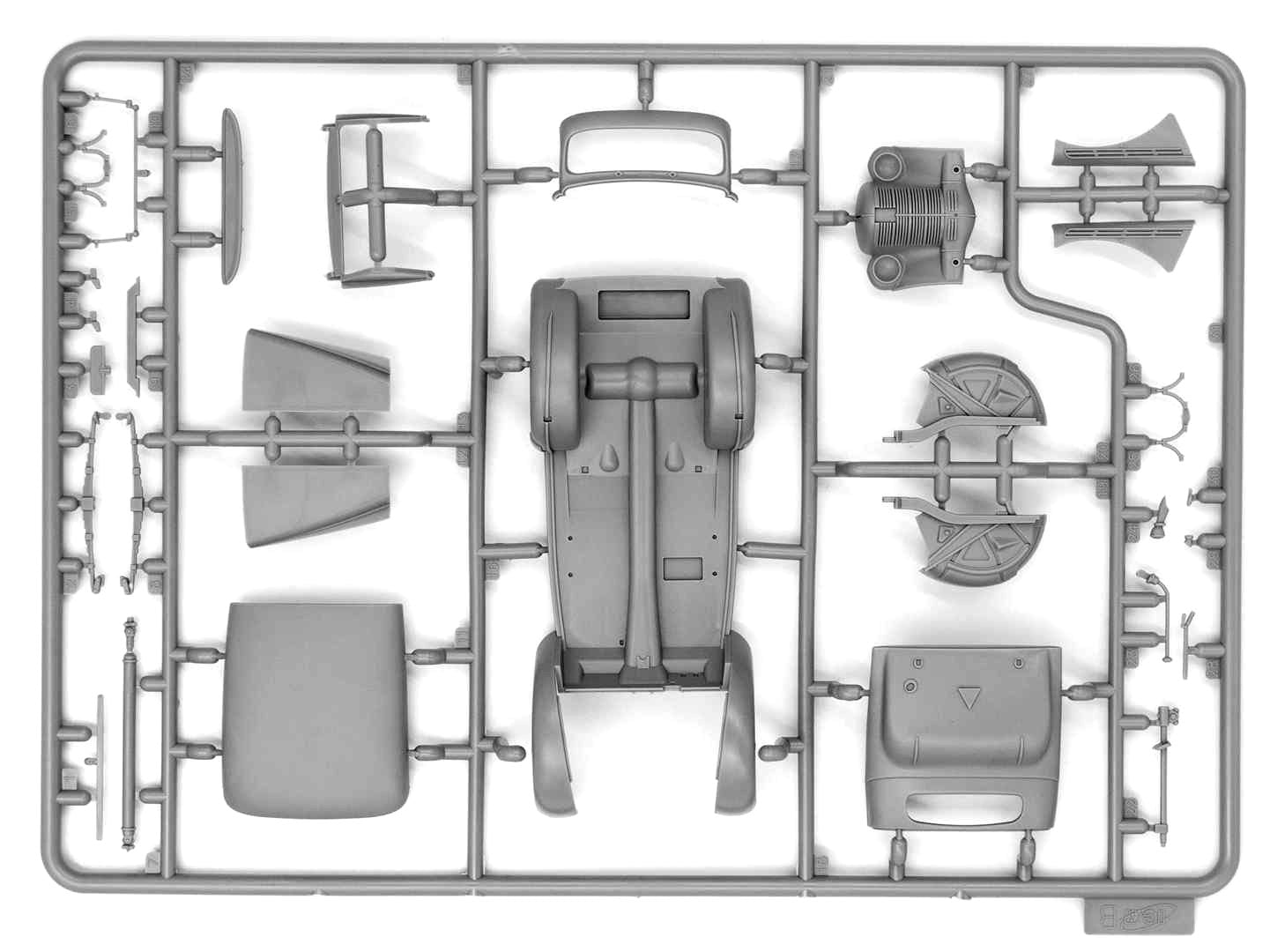 ICM DS3504 model kit 1:35 WWII-era German vehicle Personnel Cars (Kadett K38 Kapitan Admiral)