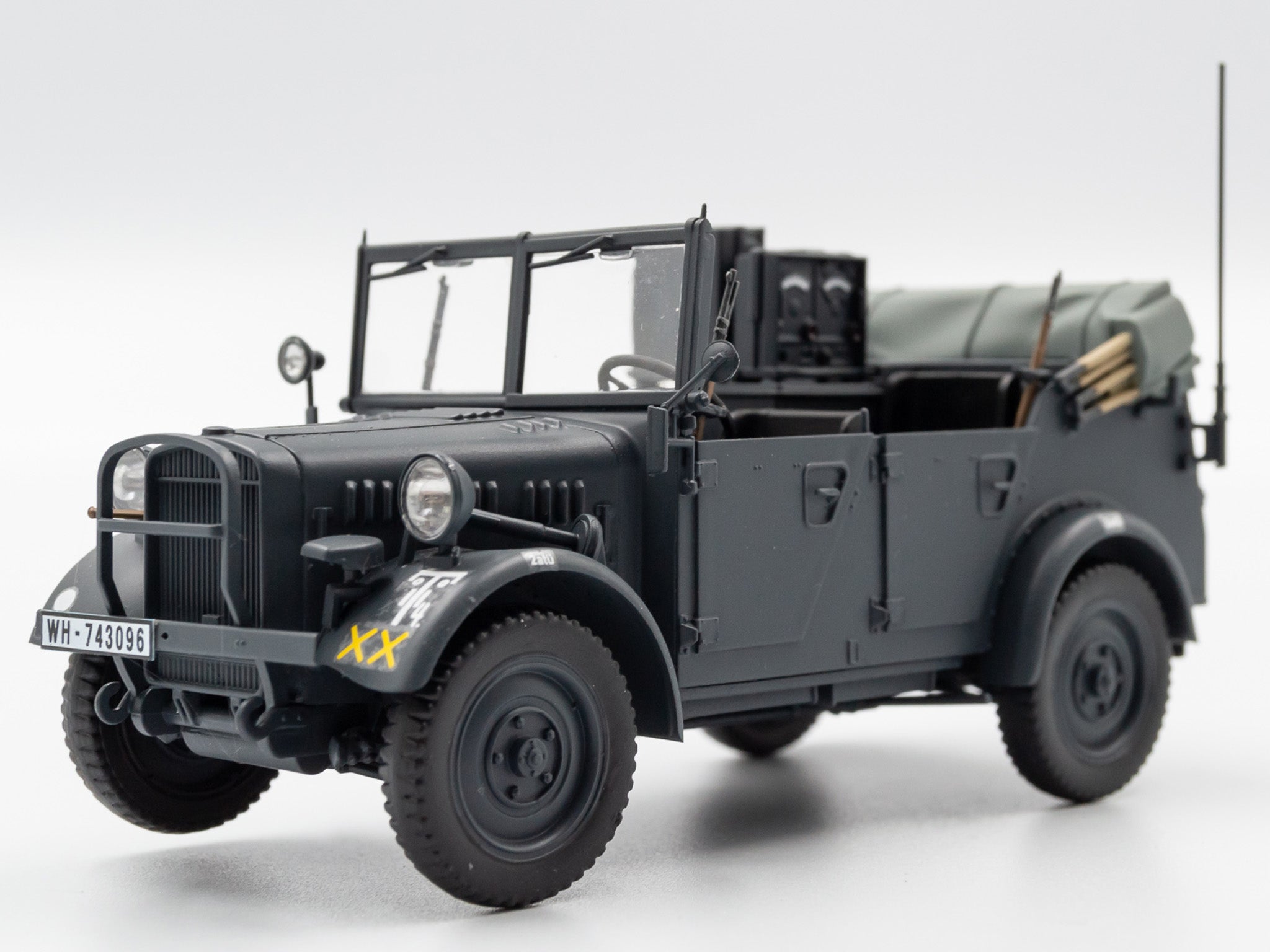 WWII Wehrmacht le.gl.Einheitz-Pkw (le.gl.Pkw Kfz.1, le.gl.Einheitz-Pkw Kfz.2, le.gl.Einheitz-Pkw Kfz.4) Scale 1:35 ICMDS3513 Plastic Model Car Kit