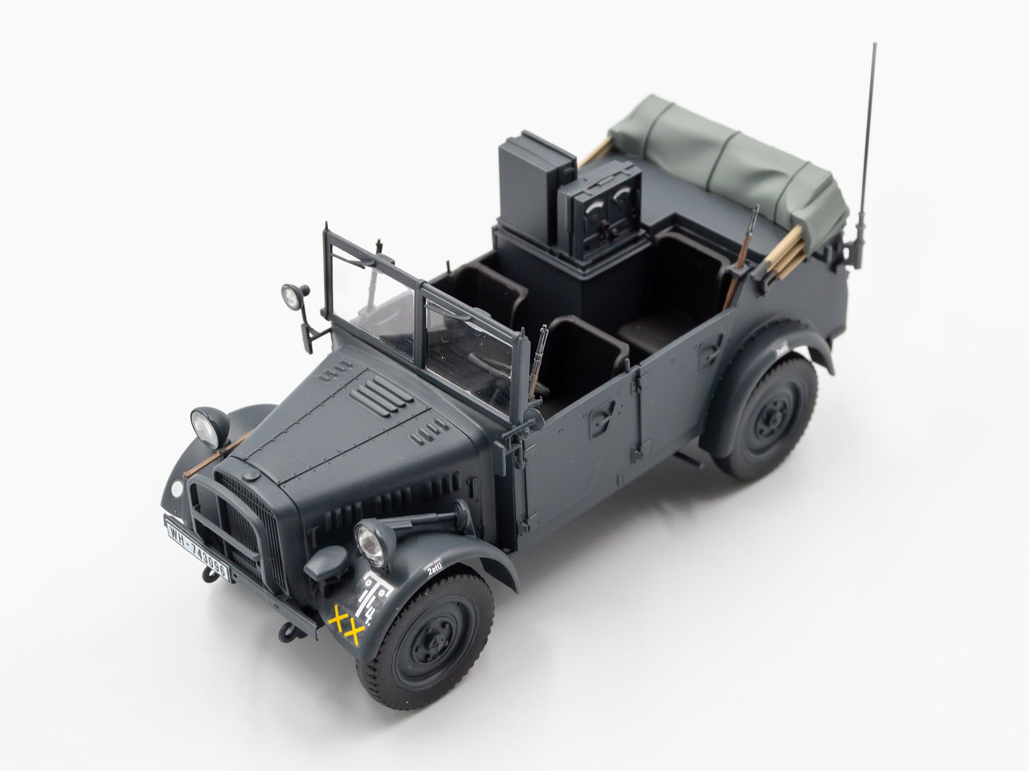 WWII Wehrmacht le.gl.Einheitz-Pkw (le.gl.Pkw Kfz.1, le.gl.Einheitz-Pkw Kfz.2, le.gl.Einheitz-Pkw Kfz.4) Scale 1:35 ICMDS3513 Plastic Model Car Kit