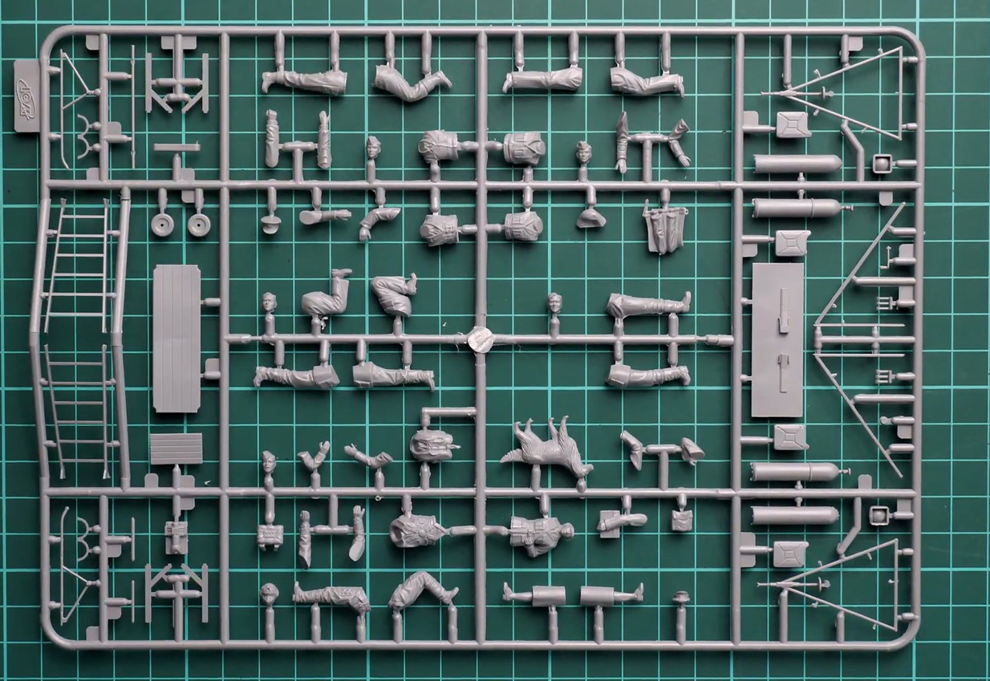ICM DS4802 Plastic model aircraft kit  + figures Scale 1:48 WWII RAF Airfield