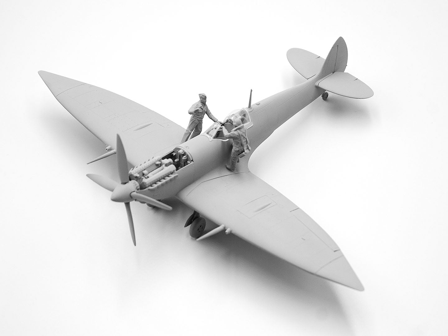 ICM DS4802 Plastic model aircraft kit  + figures Scale 1:48 WWII RAF Airfield