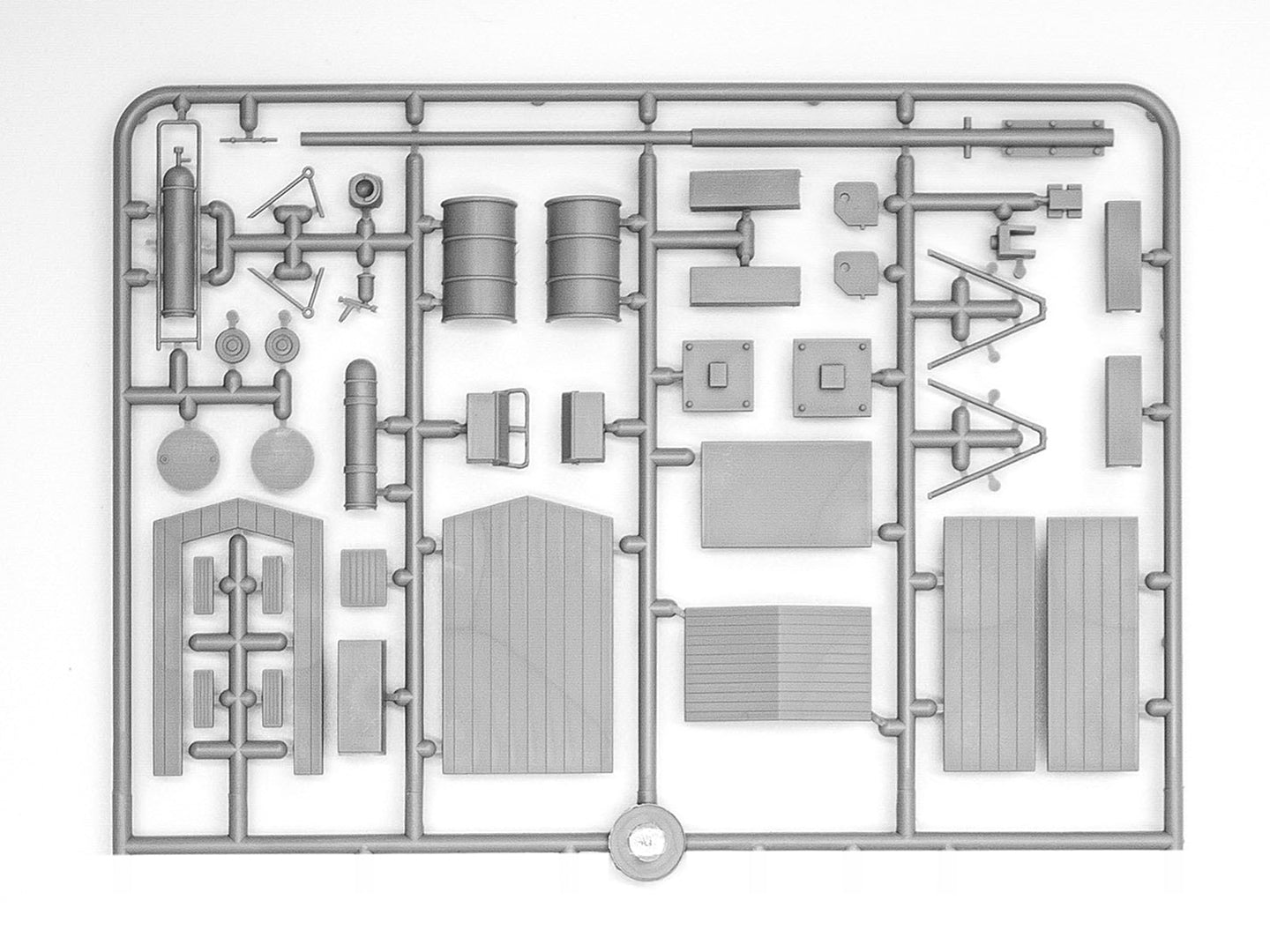 Airfield of the Luftwaffe bomber group Scale 1:48 ICMDS4805 Plastic Model Figures Kit
