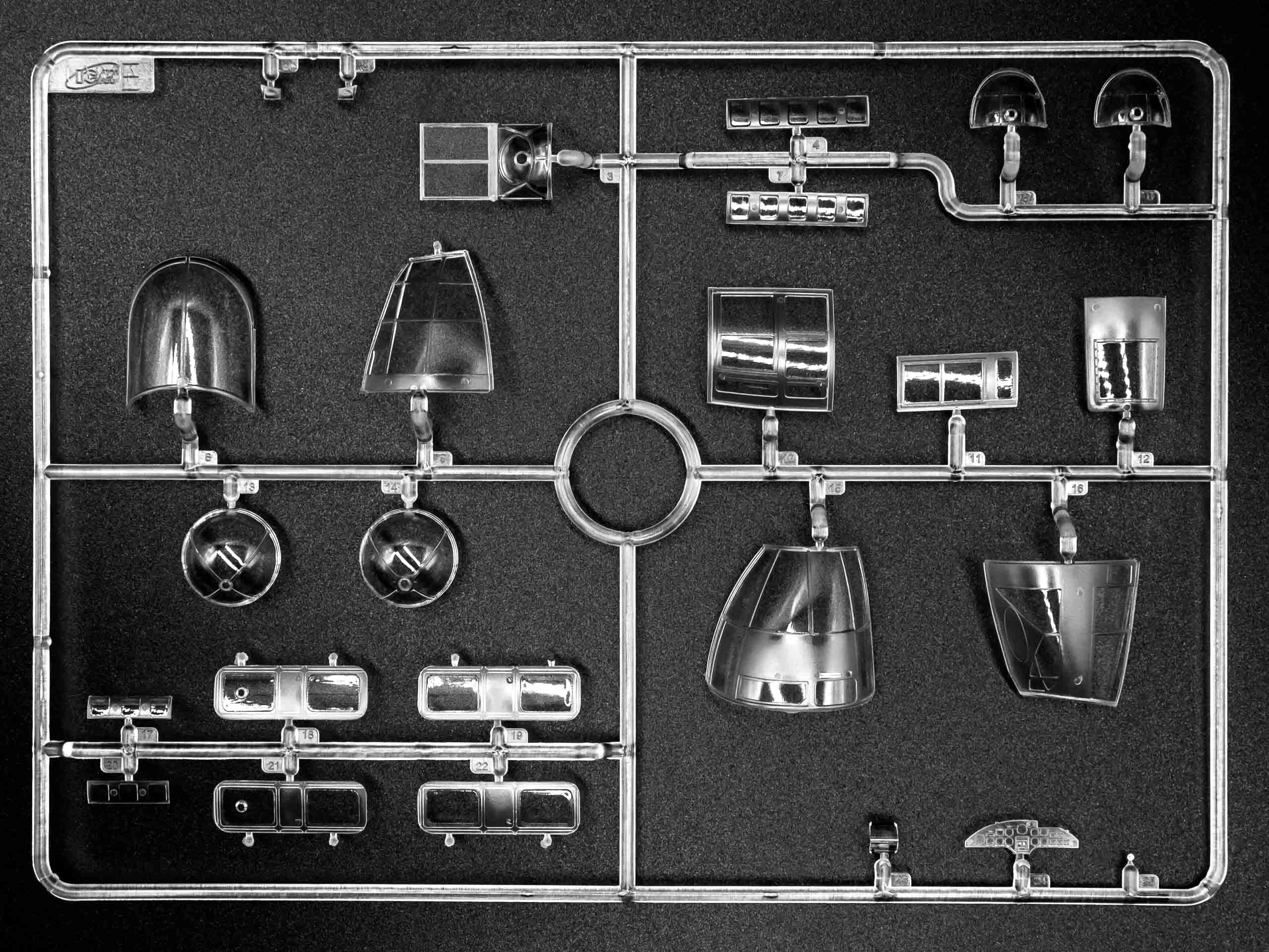 Airfield of the Luftwaffe bomber group Scale 1:48 ICMDS4805 Plastic Model Figures Kit