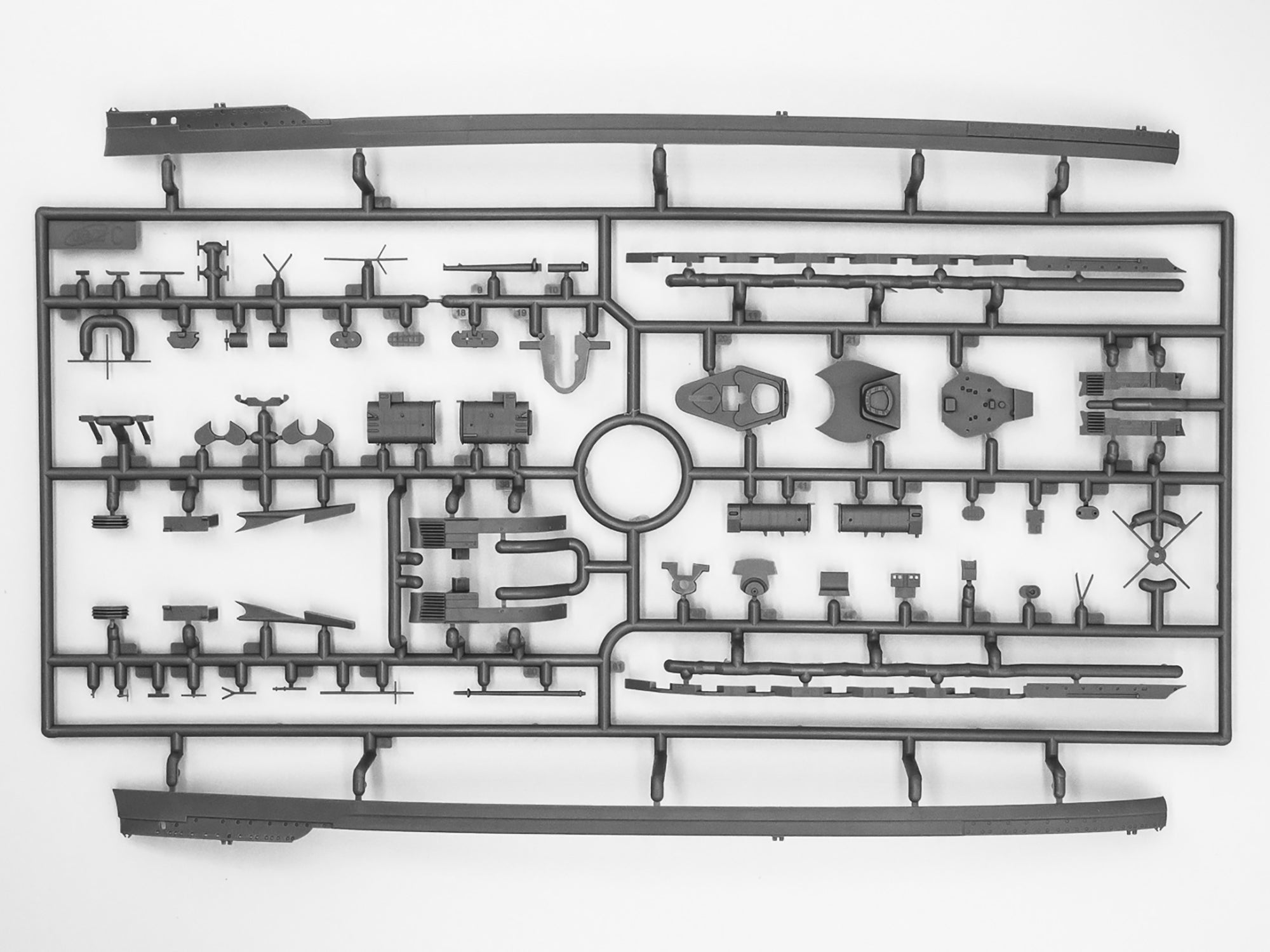 ICM S015 ship models plastic Scale 1:700 WWI German Battleship Grosser Kurfürst