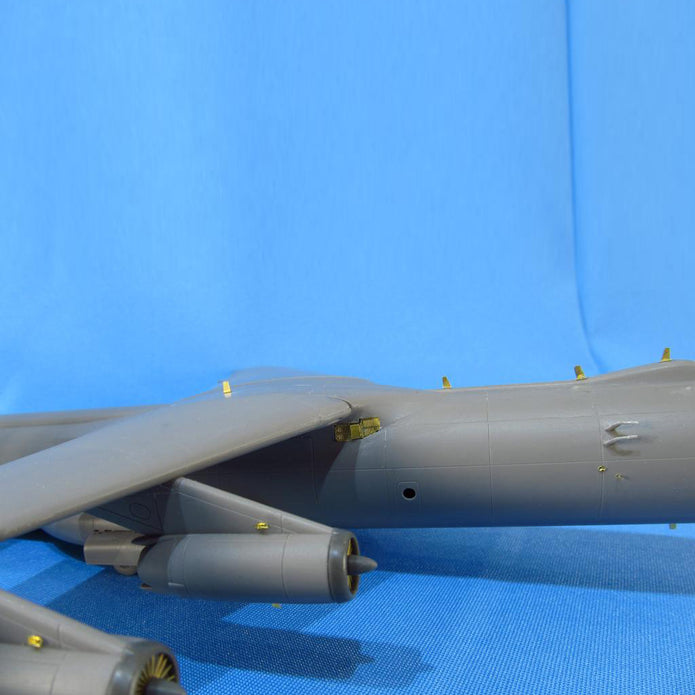 Lockheed C-141 B Starlifter, Detailing set for aircraft model kits Exterior, Scale 1:144 Resin, Photoetch (Recommended for kit: Roden) Metallic Details MD14423
