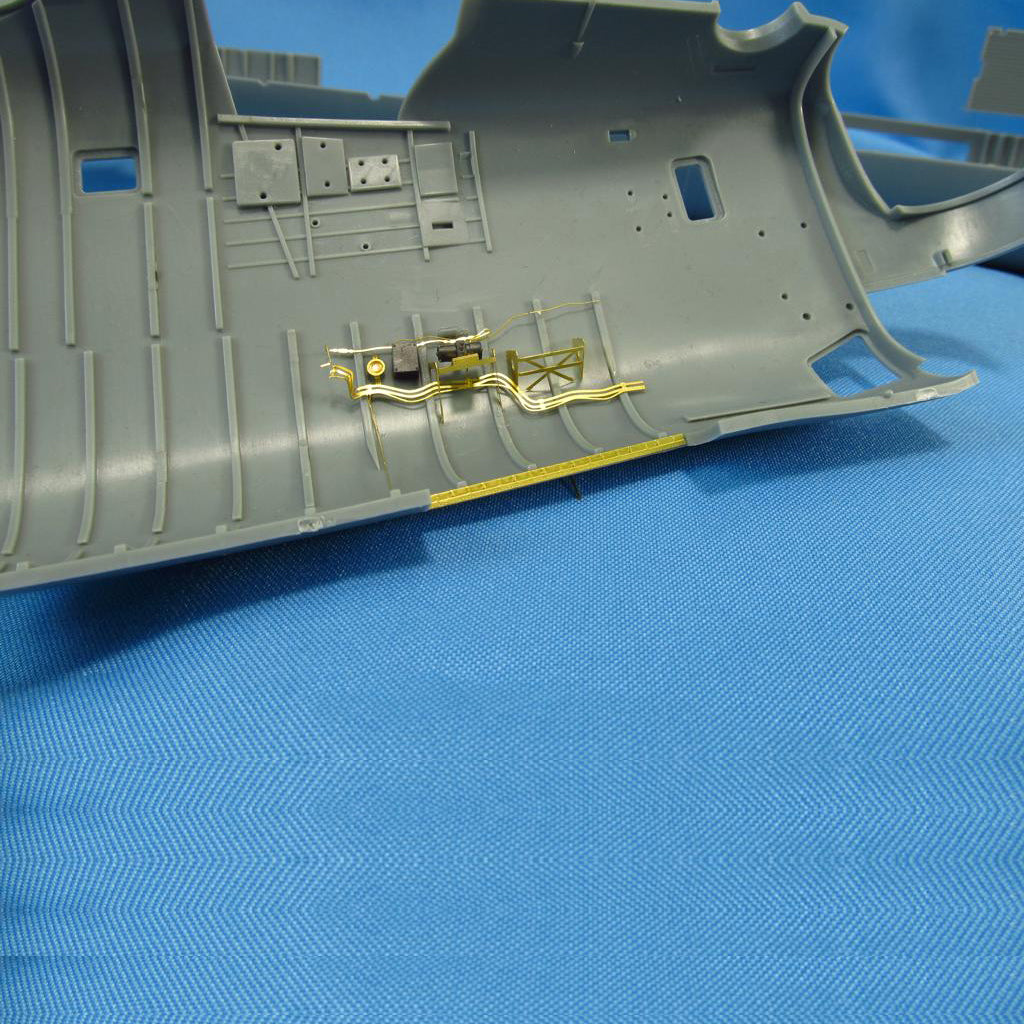 Consolidated B-24 Liberator, Wheel Bays detailing set (for HobbyBoss) Scale 1:32 Metallic Details MDR3202