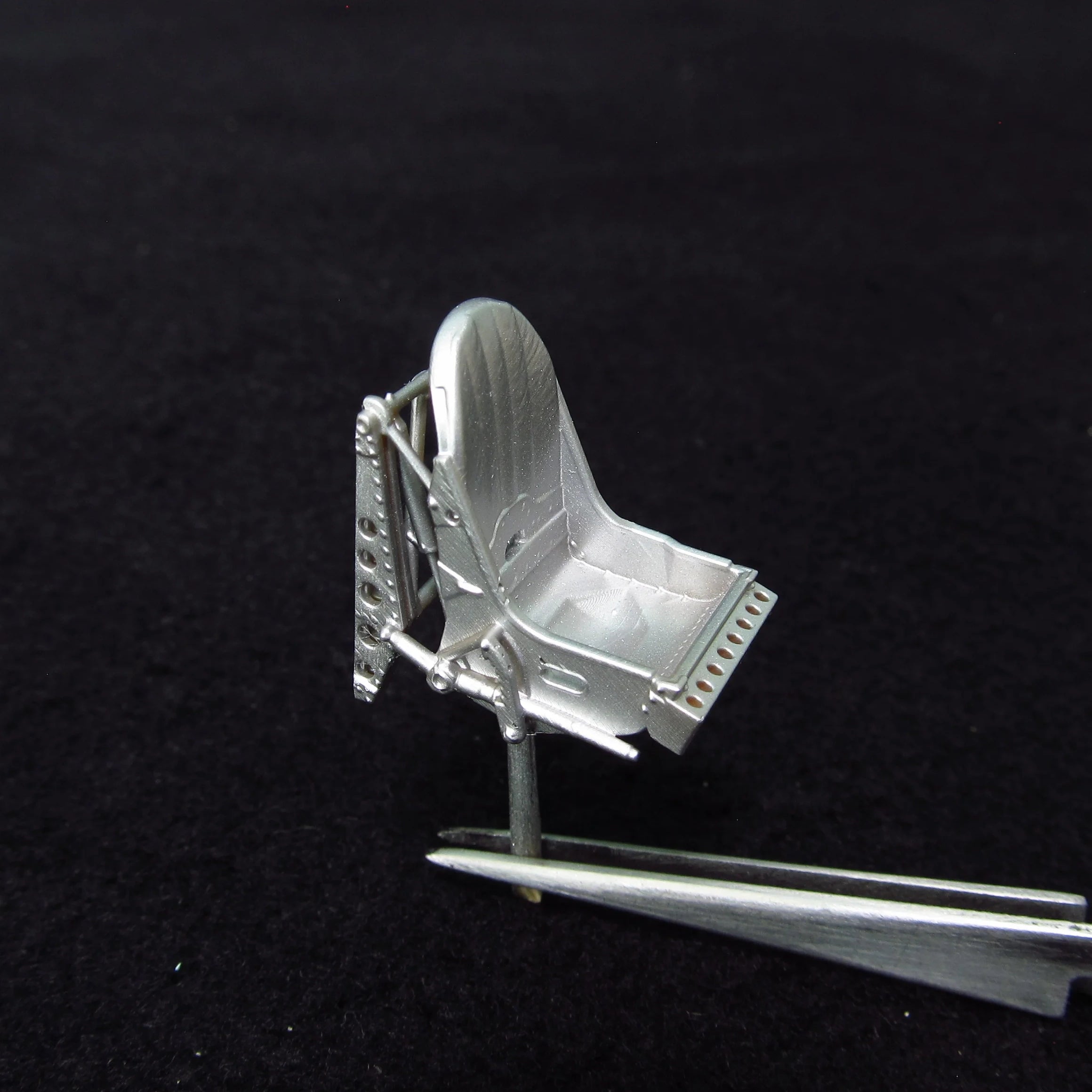 Spitfire Seats + 3D Decals 2 pcs Scale 1:32 Metallic Details MDR3251 - For Aircraft Kit Model