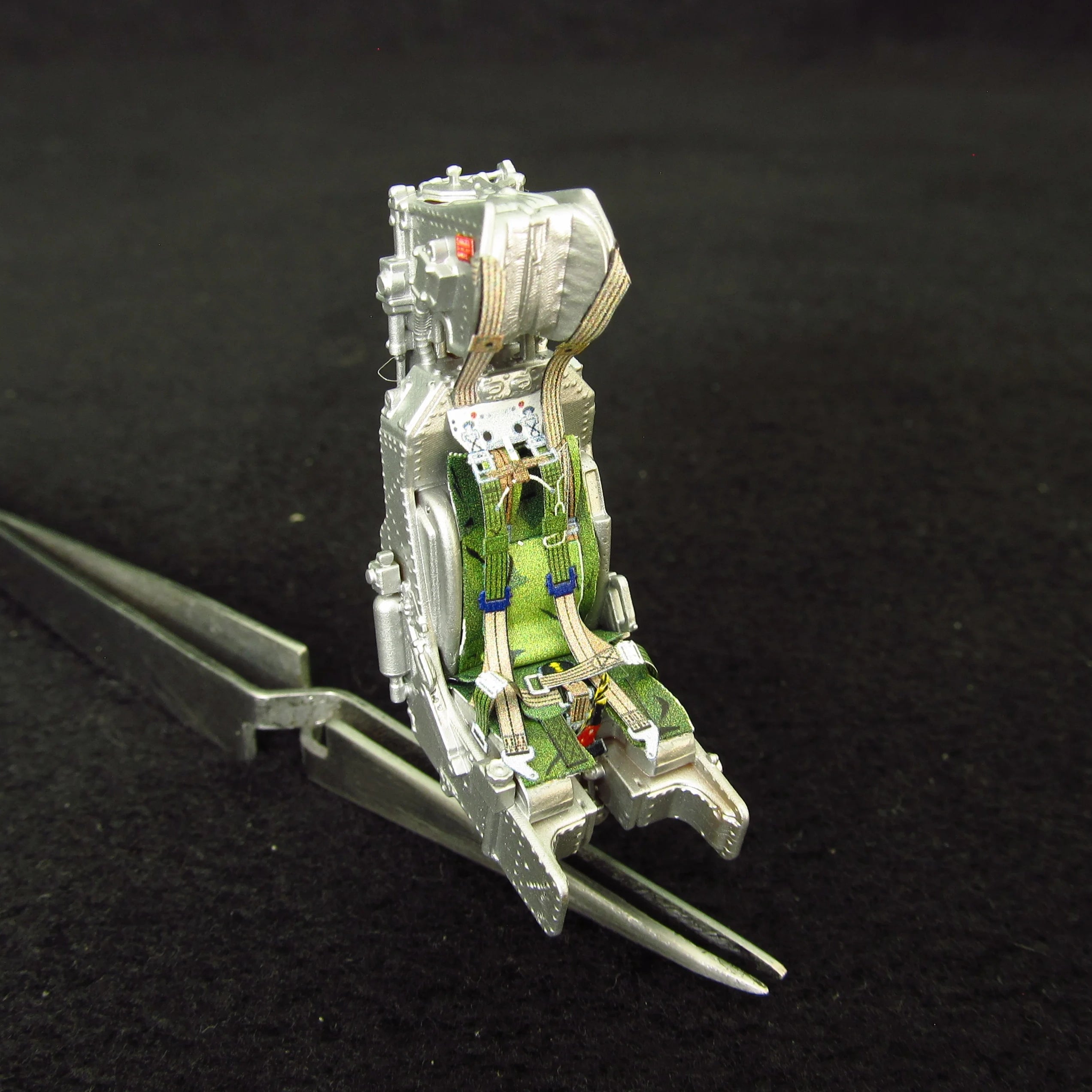 Harrier GR,3, GR,7, GR,9 Ejection Seats + 3D Decals 2 pcs Scale 1:32 Metallic Details MDR3255 - For Aircraft Model Kits