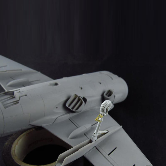 BAe Harrier GR7/GR9. Swiveling Nozzles and outrigger Wheels Scale 1:48 Metallic Details MDR4816