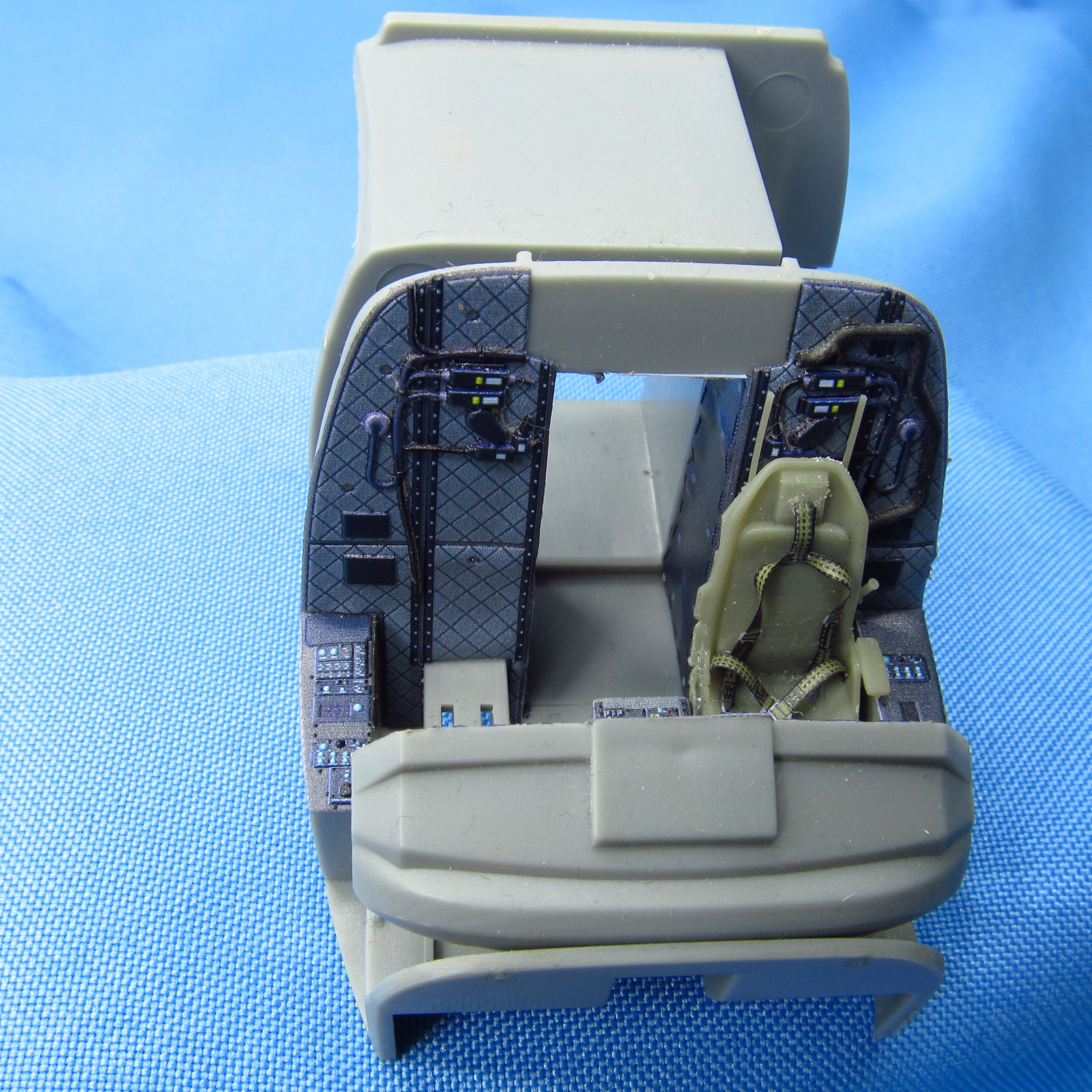 Bell Boeing V-22 Osprey, 3D-printed parts and Color Printing for Detailing of Cockpit Interior Elements and 2 Pilot Seats (for HobbyBoss) Scale 1:48 Metallic Details MDR48237