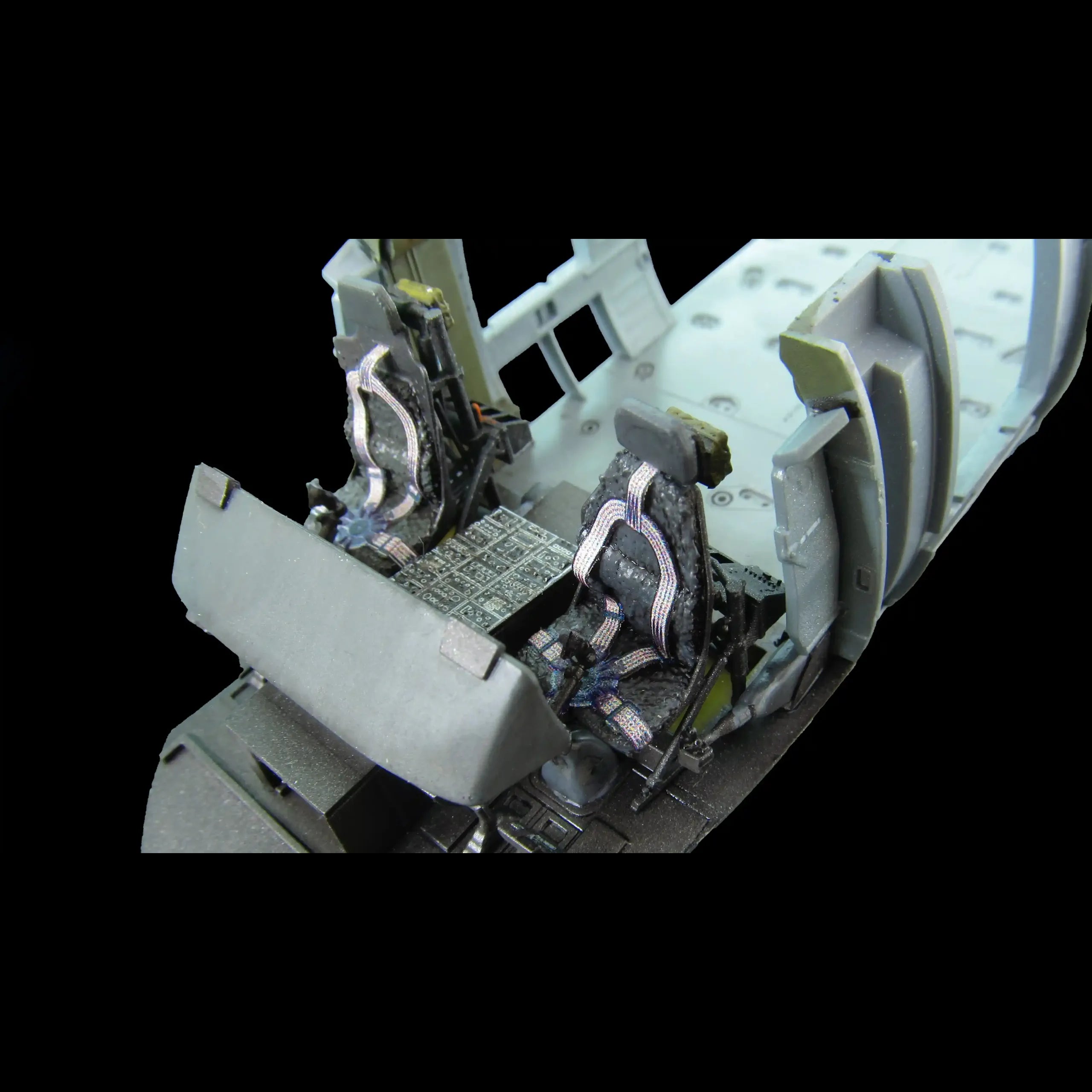 Pilot seats for UH-60, SH-60, MH-60 early Scale 1:48 Metallic Details MDR48290