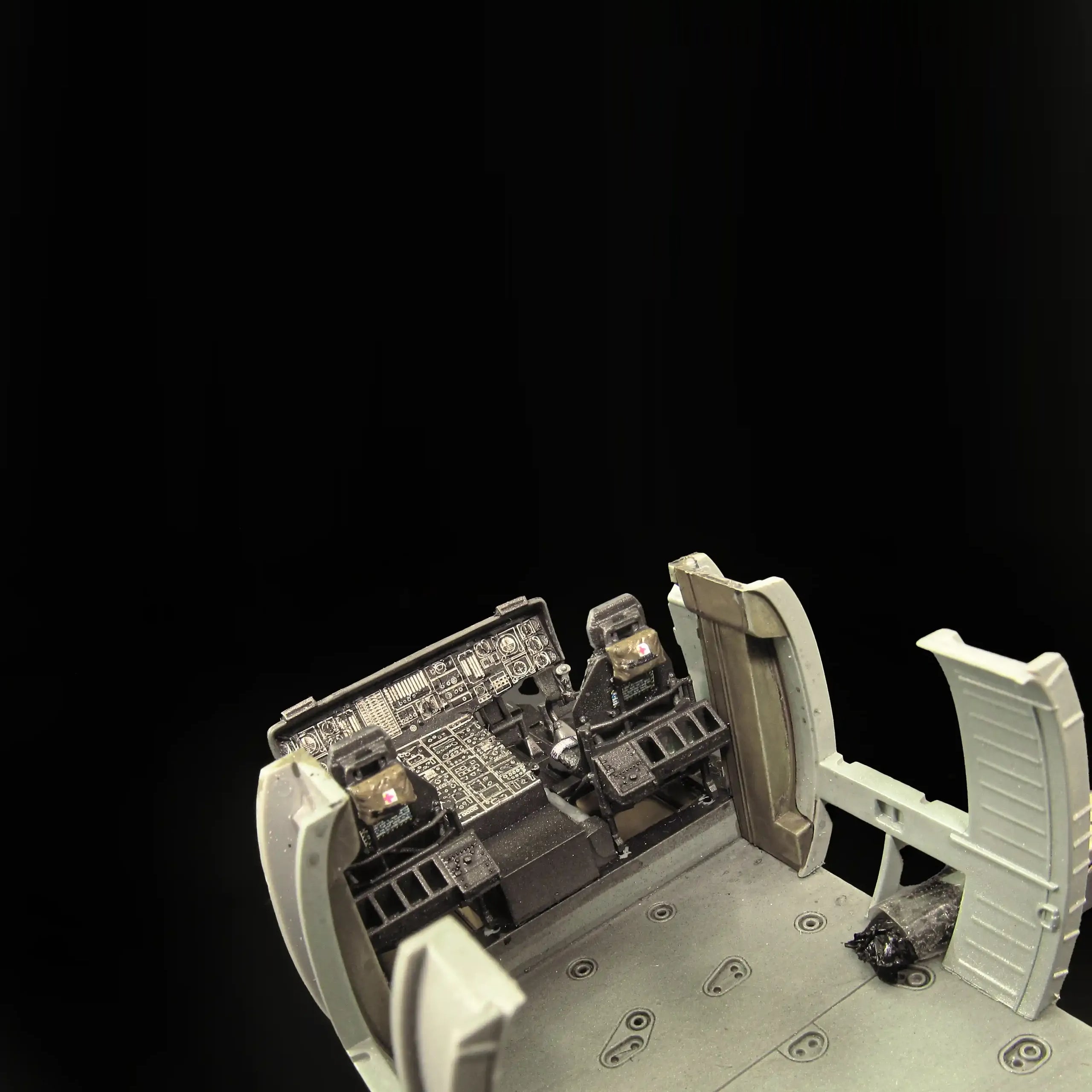 Pilot seats for UH-60, SH-60, MH-60 early Scale 1:48 Metallic Details MDR48290