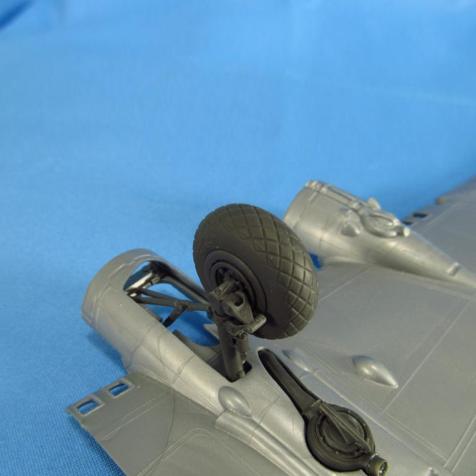 Boeing B-17 Flying Fortress, Wheels Uncovered (for Revell/Monogram) Scale 1:48 Metallic Details MDR4866