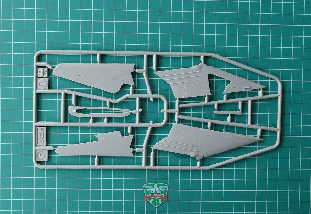 Modelsvit 72009 Plastic model aicraft kit Scale 1:72 Sukhoi SU-22I ( SU-7 IG )