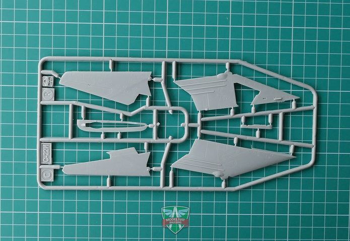 Modelsvit 72009 Plastic model aicraft kit Scale 1:72 Sukhoi SU-22I ( SU-7 IG )