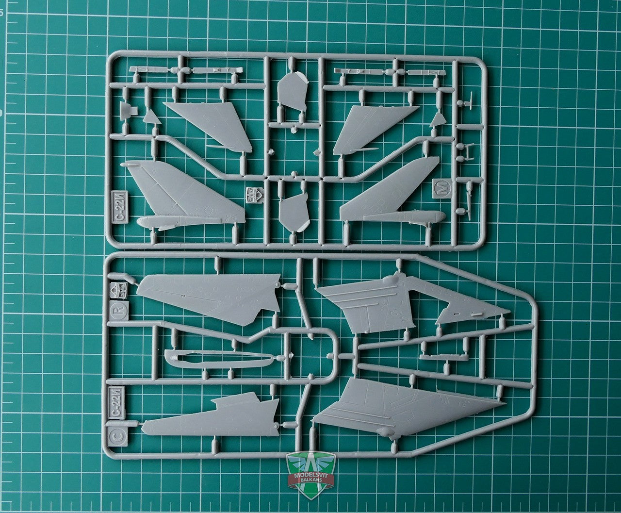 Modelsvit 72009 Plastic model aicraft kit Scale 1:72 Sukhoi SU-22I ( SU-7 IG )
