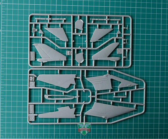 Modelsvit 72009 Plastic model aicraft kit Scale 1:72 Sukhoi SU-22I ( SU-7 IG )
