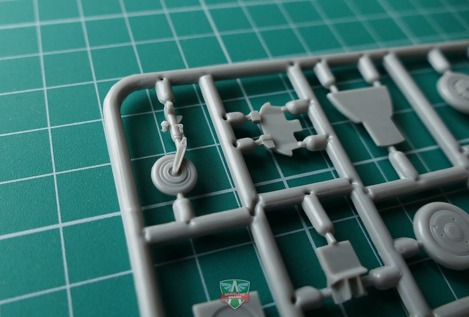 Modelsvit 72009 Plastic model aicraft kit Scale 1:72 Sukhoi SU-22I ( SU-7 IG )