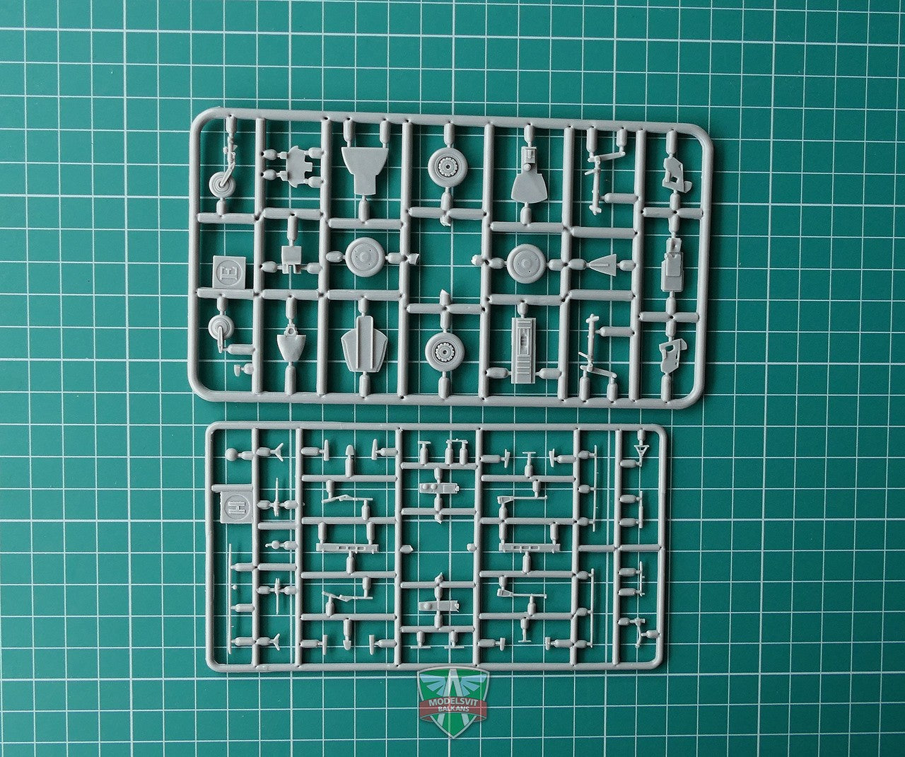 Modelsvit 72009 Plastic model aicraft kit Scale 1:72 Sukhoi SU-22I ( SU-7 IG )