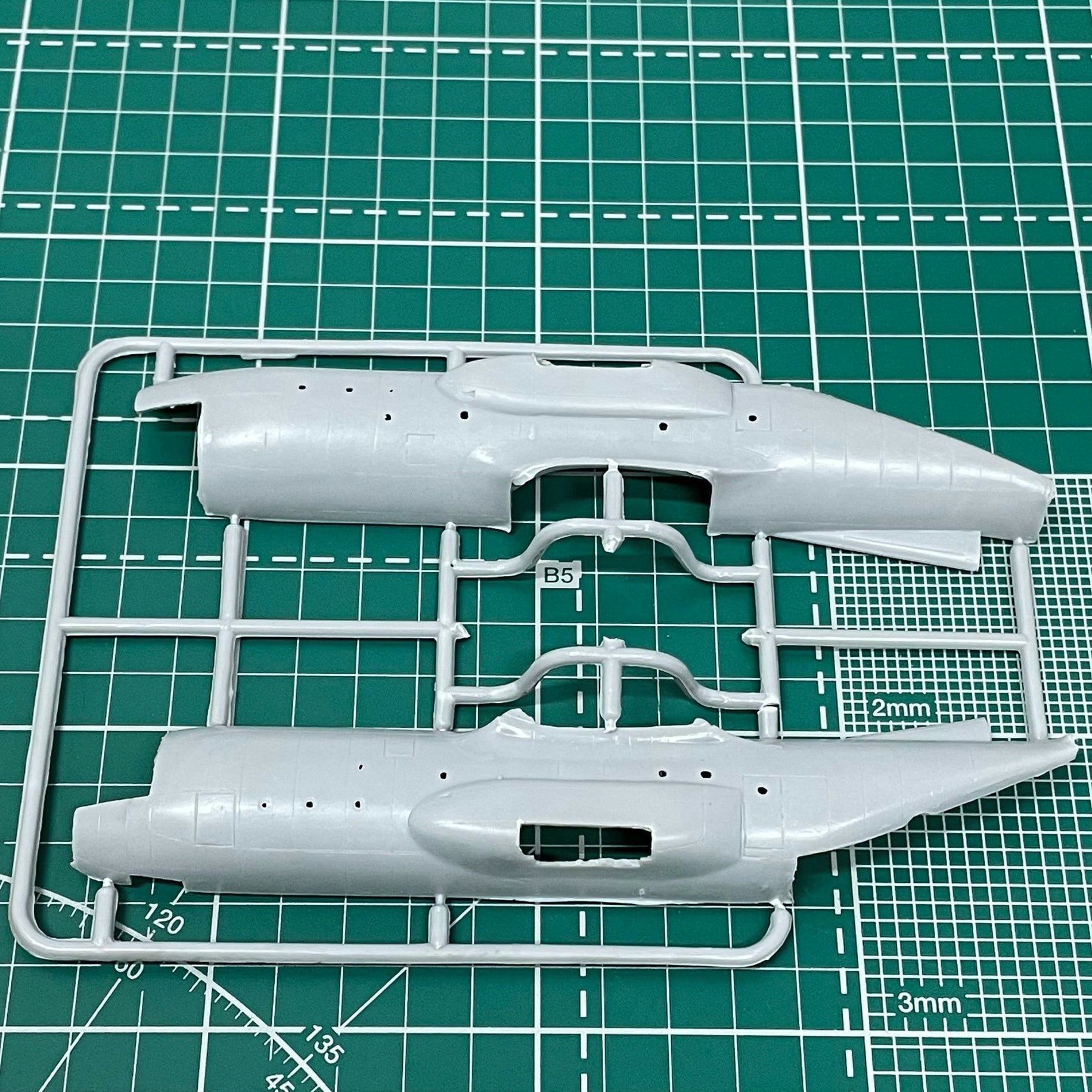 Lockheed EC-130V Hercules (AEW&C), Aircraft Model Kit Scale 1:144 SOVA-M SVM 14002