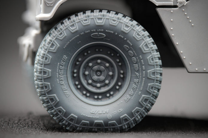 HMMWV MT/R 24-bolt Sagged Wheel Set (for Academy, ICM, Universal) 1:35 Scale X WM 35001S
