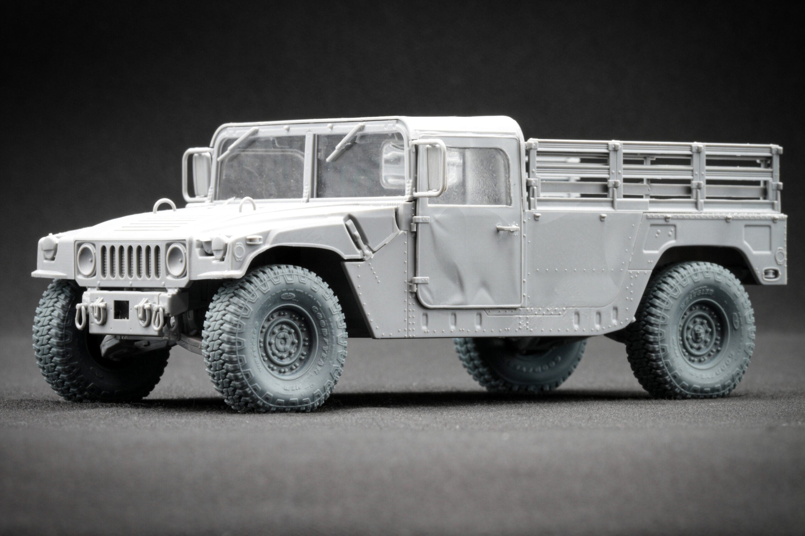 HMMWV MT/R 24-bolt Sagged Wheel Set (for Academy, ICM, Universal) 1:35 Scale X WM 35001S