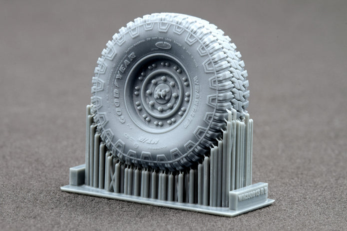 HMMWV MT/R 24-bolt Sagged Wheel Set (for Academy, ICM, Universal) 1:35 Scale X WM 35001S