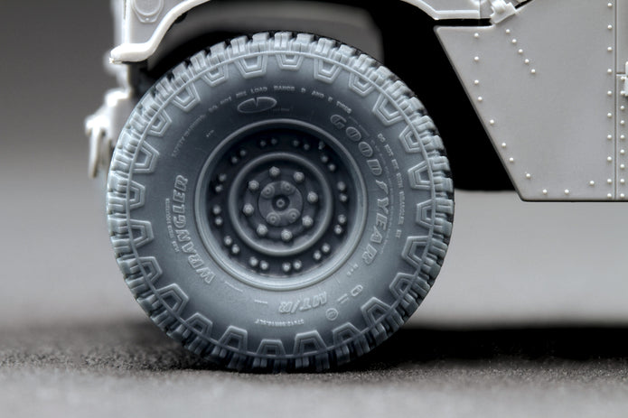 HMMWV MT/R 24-bolt Ordinary Wheel Set (for Academy, ICM, Universal) 1:35 Scale X WM 35001