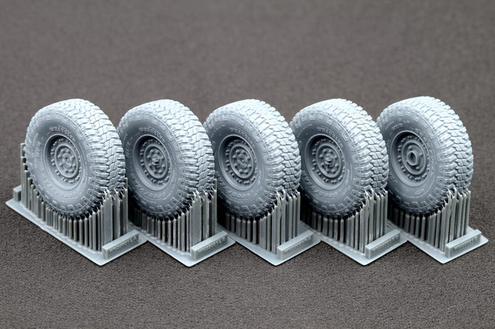 HMMWV MT/R 24-bolt Ordinary Wheel Set (for Academy, ICM, Universal) 1:35 Scale X WM 35001