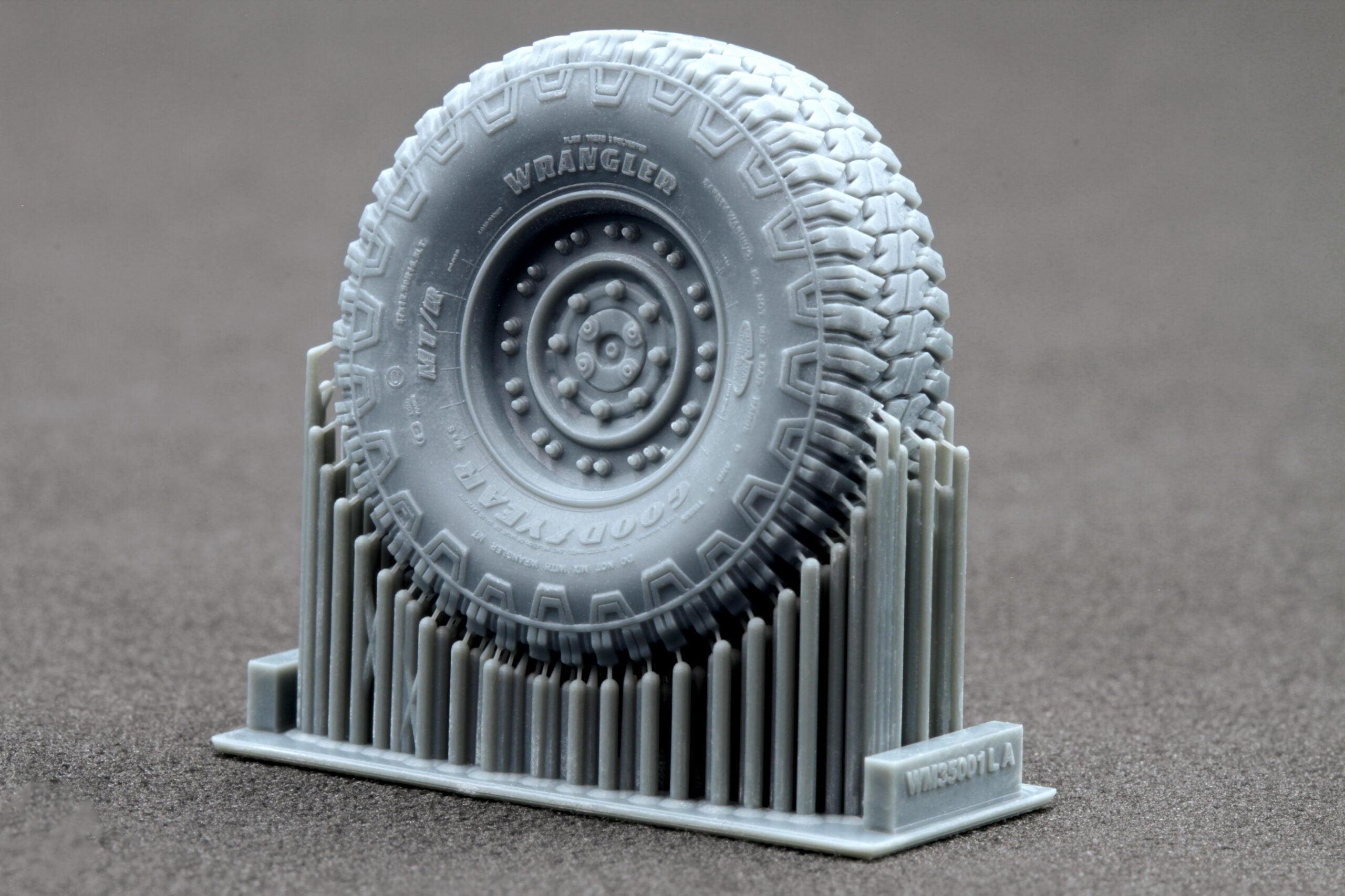 HMMWV MT/R 24-bolt Ordinary Wheel Set (for Academy, ICM, Universal) 1:35 Scale X WM 35001