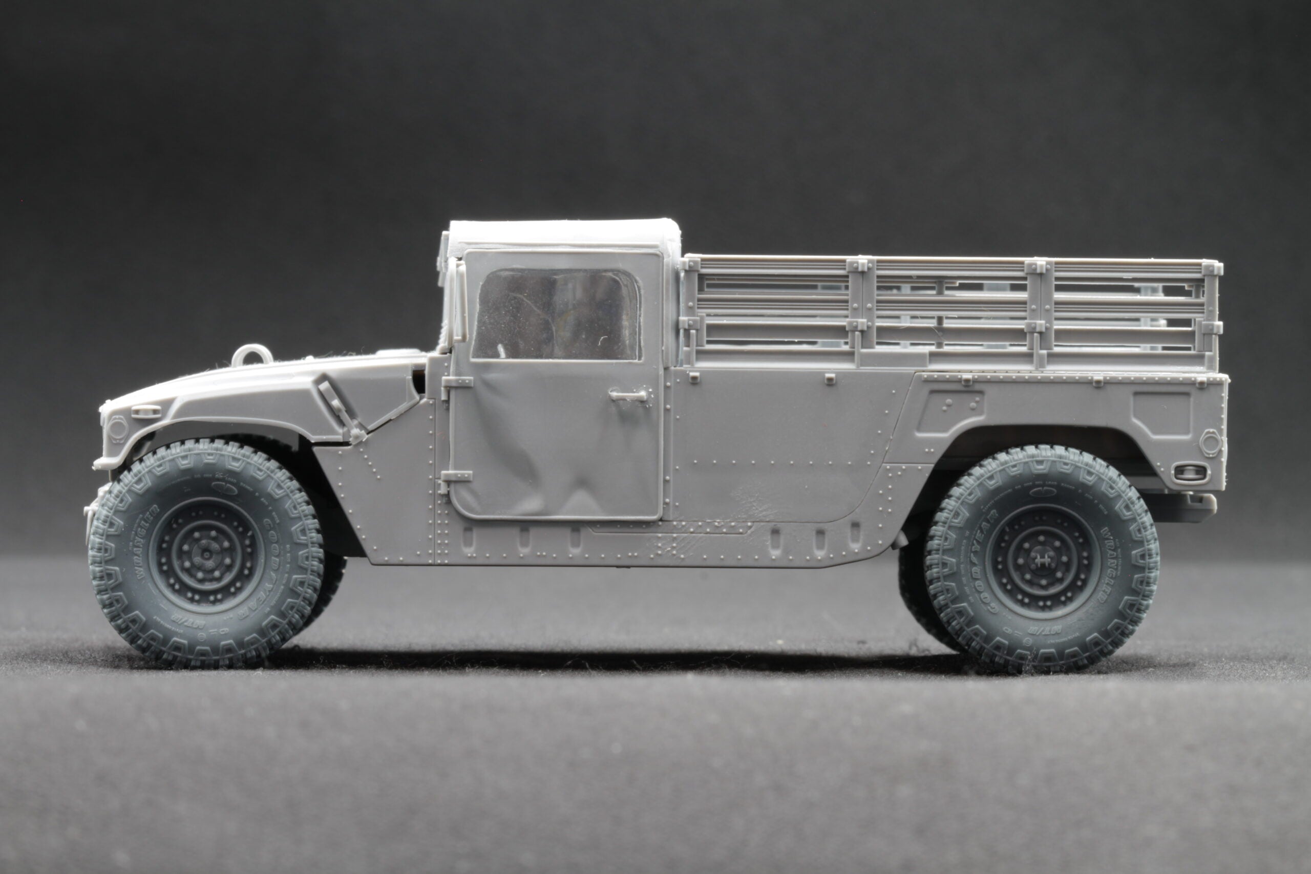 HMMWV MT/R 24-bolt Ordinary Wheel Set (for Academy, ICM, Universal) 1:35 Scale X WM 35001